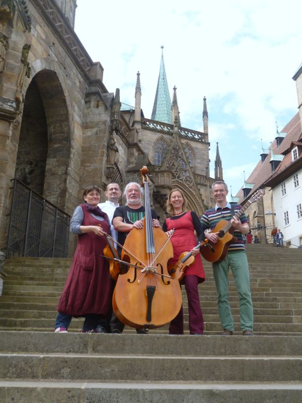 Die Frösi-Band auf den Erfurter Domstufen